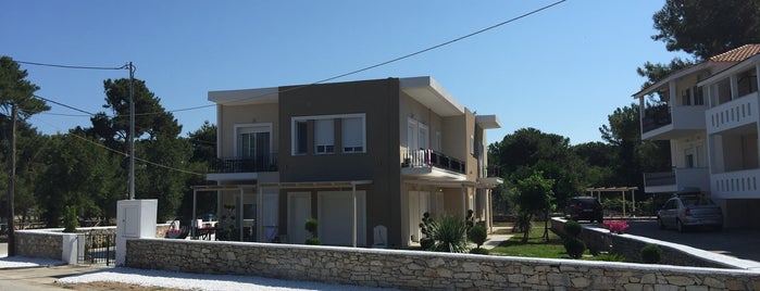 thasos blue apartments is one of Posti che sono piaciuti a Devrim.