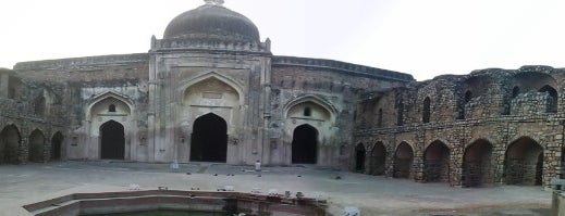 Khair ul Manazil (Shershahi Gate, Old Fort) is one of Tammy'ın Beğendiği Mekanlar.