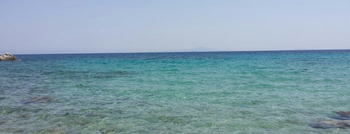 Σαντορινιοί is one of Syros Island.