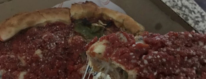 Nancy's Chicago Pizza is one of Lugares favoritos de Jr..