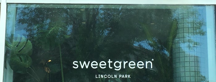 sweetgreen is one of Orte, die Chris gefallen.