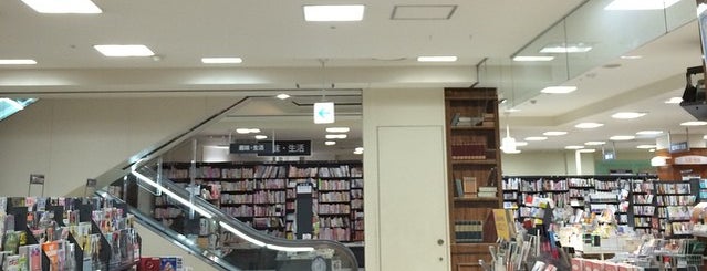 リブロ 松本店 is one of Tempat yang Disukai Mika.