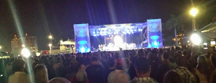 Ford Stage @ Sunfest is one of Locais curtidos por Warren.