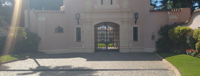 Palacio Presidencial de Cerro Castillo is one of Idos PR.