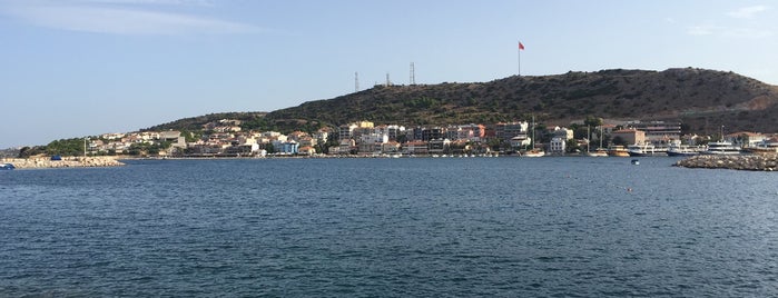 Ulusoy Çeşme Limanı is one of Tempat yang Disukai Sezgin.
