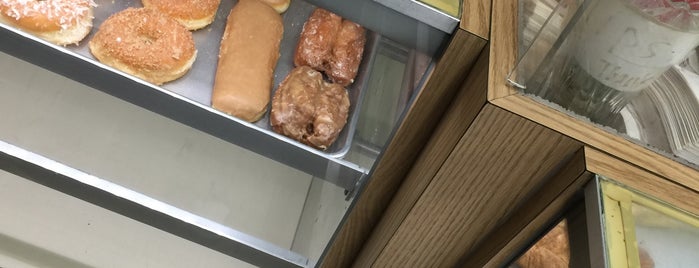 Crown Donuts is one of Hacinda heights.
