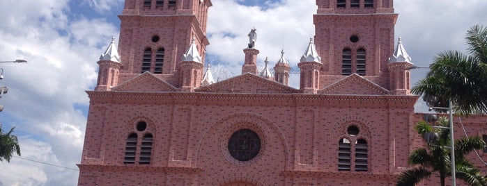 Basílica del Señor de los Milagros de Buga is one of El Milagroso.