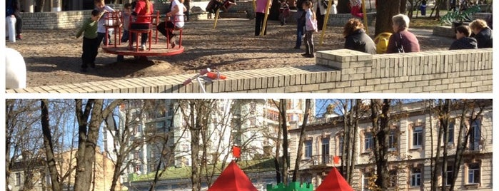 Дитячий майданчик у парку імені Тараса Шевченка is one of Tempat yang Disukai Андрей.