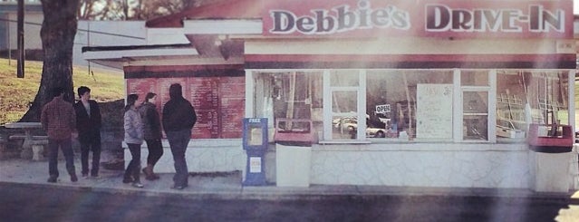 Debbie's Drive-In is one of Posti che sono piaciuti a Jan.