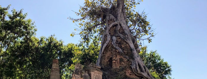 Shwe Indein Pagoda is one of Pagoda hopping through Myanmar.