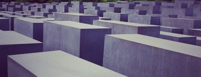 Memorial untuk Orang-orang Yahudi yang Terbunuh di Eropa is one of Berlin.