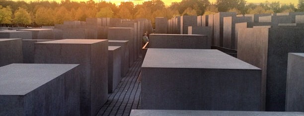 虐殺されたヨーロッパのユダヤ人のための記念碑 is one of Berlin.
