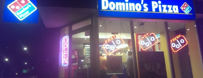 Domino's Pizza is one of Locais curtidos por Mike.