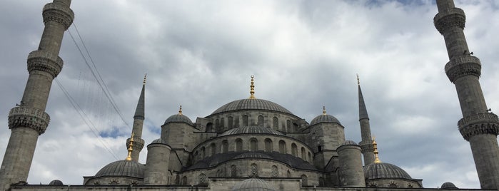 Blue Mosque is one of Amer’s Liked Places.