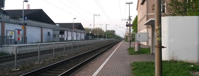 Bahnhof Wickrath is one of Bf's Niederrheinisches Land.