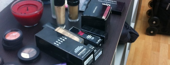 Xpert Makeup is one of Locais curtidos por Daniela.