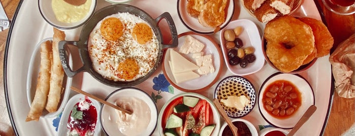 Müjgan is one of Kahvaltı.