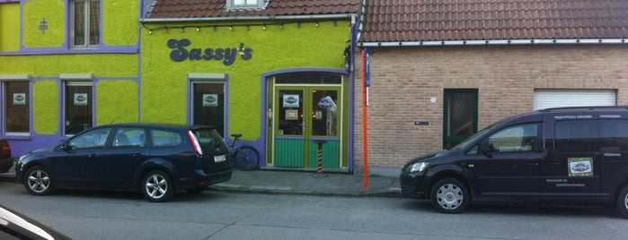Sassy's is one of Tempat yang Disimpan Janne.