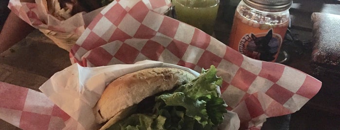 La Burger Urban Grill is one of Gerardo : понравившиеся места.