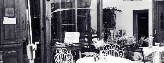 Café de La Candelaria is one of Santiago.