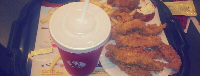 KFC is one of Locais curtidos por Bay.