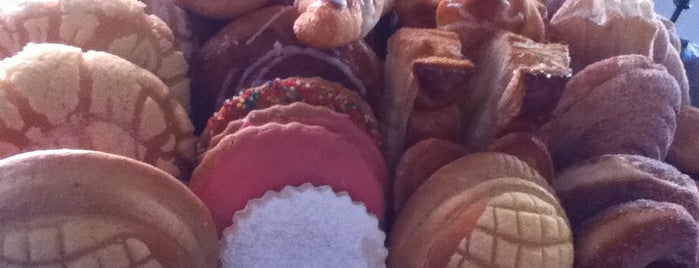 Tury Donuts is one of Locais salvos de Karime.
