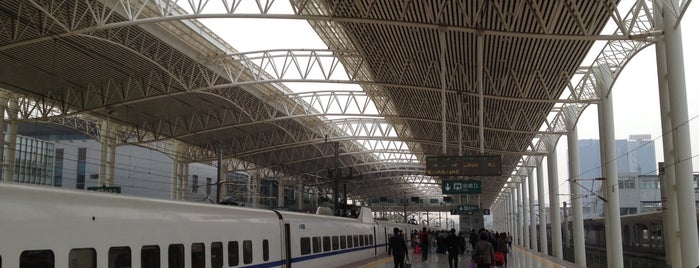 常州駅 is one of High Speed Railway stations 中国高铁站.