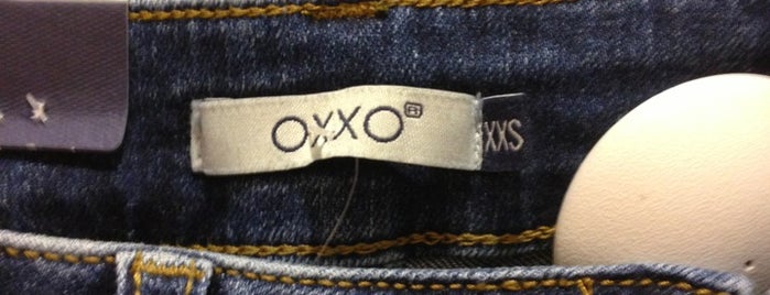 OXXO is one of สถานที่ที่ Elif Merve ถูกใจ.