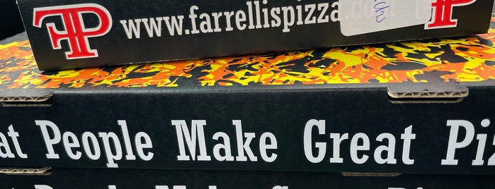 Farrelli's Wood Fire Pizza is one of Traveling.