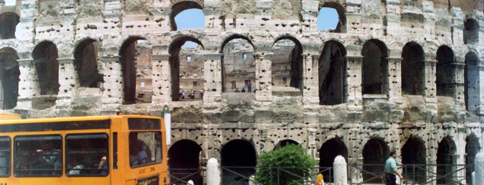 Colosseo is one of Italy（My Favorite Place）.