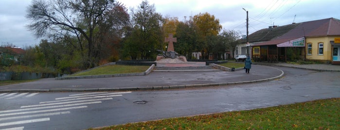 Пам’ятник загиблим українським козакам / Monument to died Ukrainian Cossacks is one of Полтава.