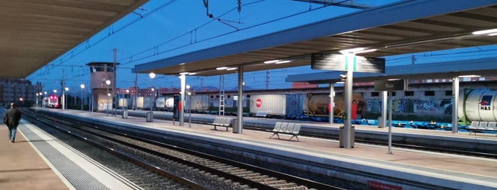 RENFE Reus is one of Principales Estaciones ADIF.