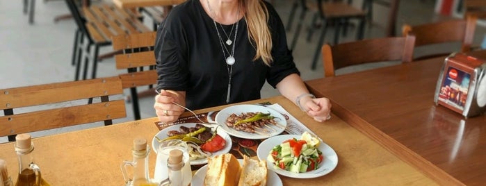 Köfteci Cihan is one of İZMİR EATING AND DRINKING GUIDE.