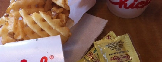 Chick-fil-A is one of Fletchさんのお気に入りスポット.