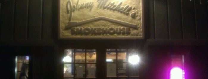 Johnny Mitchell's Smokehouse is one of Locais curtidos por Andy.