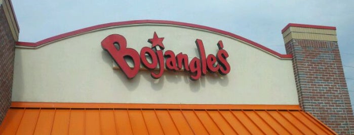 Bojangles' Famous Chicken 'n Biscuits is one of Locais salvos de Sophia.