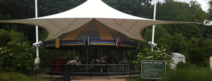 Lake Accotink Park Carousel is one of Tempat yang Disukai Culinary.