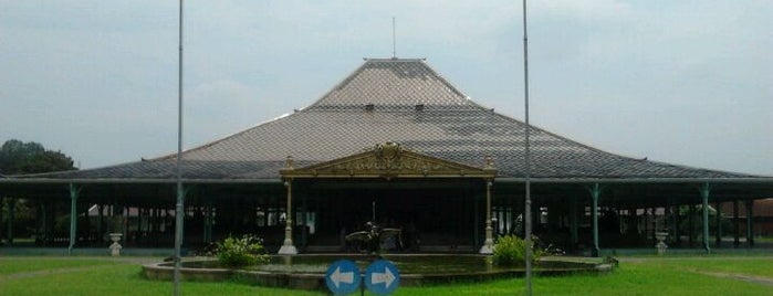 Puro Mangkunegaran is one of Surakarta Spots.