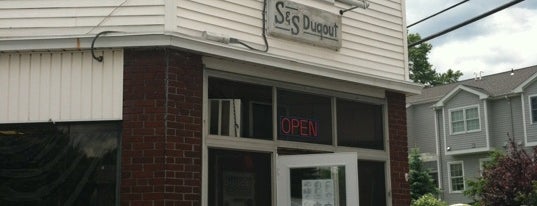 S&S Dugout is one of Lizzie 님이 저장한 장소.