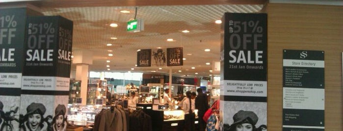 Shoppers Stop is one of Lieux qui ont plu à Parth.