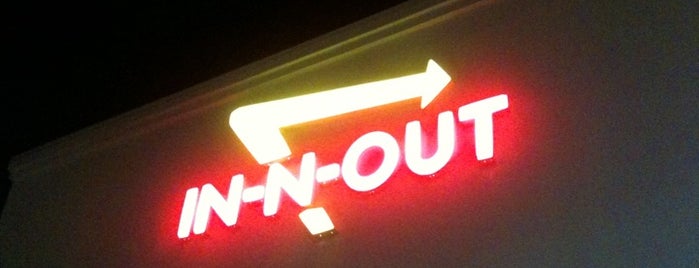 In-N-Out Burger is one of สถานที่ที่ C ถูกใจ.