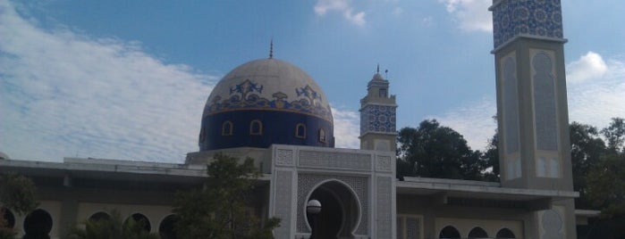 Masjid Al-Muhajirin is one of Baitullah : Masjid & Surau.