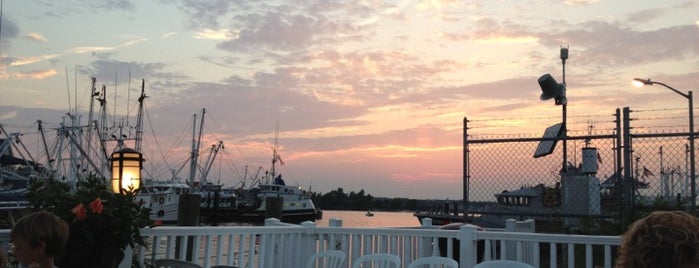 The Shrimp Box & Outside The Box Patio Bar is one of Foodie NJ Shore 1.