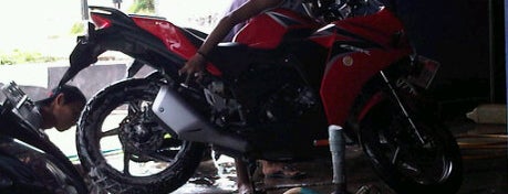 Qin-Clong Motorcycle Wash is one of Auto Shop & Workshop.