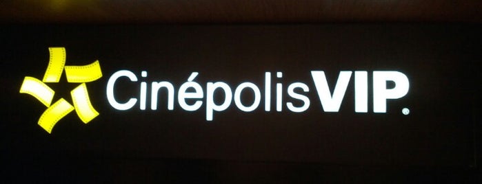 Cinepolis VIP Limonar Cali is one of สถานที่ที่ Lulu ถูกใจ.