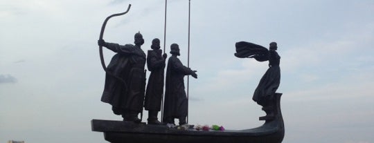 Памятник основателям Киева (Кий, Щек, Хорив и Лыбедь) is one of Ukraine. Kyiv.