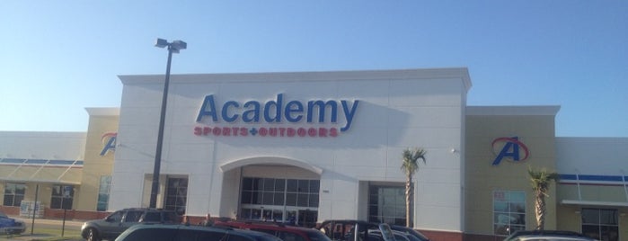 Academy Sports + Outdoors is one of สถานที่ที่ Matt ถูกใจ.