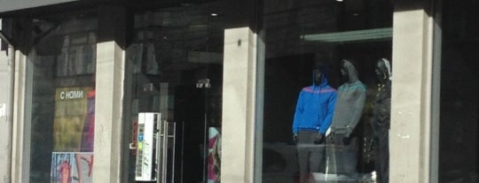 adidas is one of Katrinさんのお気に入りスポット.