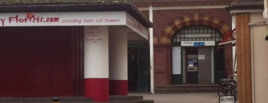 East Putney London Underground Station is one of Shuvani'nin Beğendiği Mekanlar.