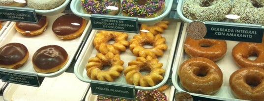 Krispy Kreme is one of Locais curtidos por Giovo.